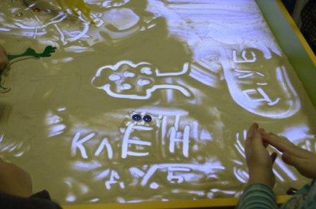как рисовать песком